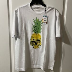 NWT Robert Graham Skull Island T-shirt Size Medium  $98